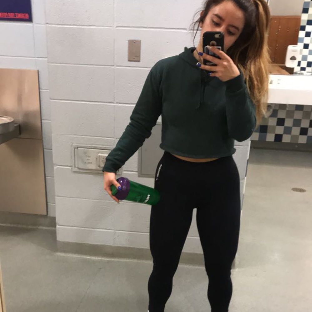Gymshark Leggings & H&M Cropped Hoodie - Outfit(2)